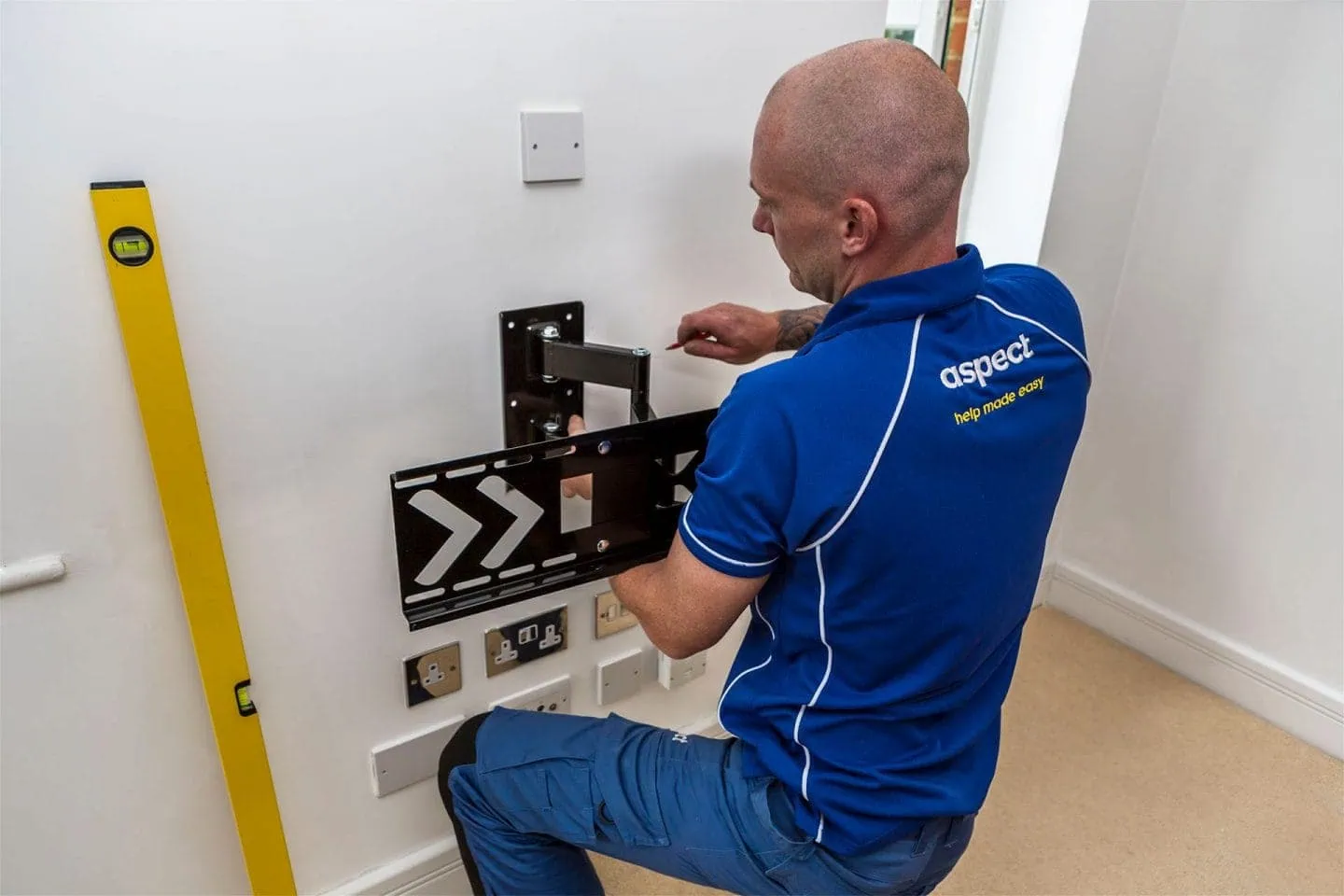 TV wall mounting service in London